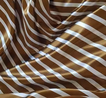 Syntetyczna tkanina drukowana, pasy, biel, miedź