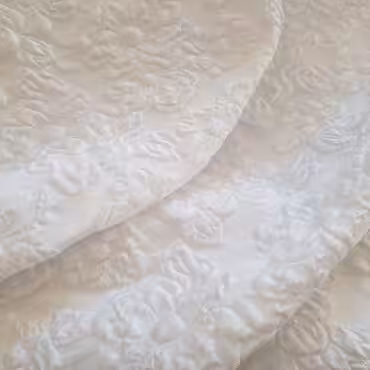 Tkaniny ślubne, biel, wypukły motyw kwiatowy