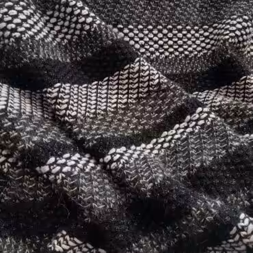 Wełna swetrowa e Maglici, czerń, biel, szarość, połysk, pasy