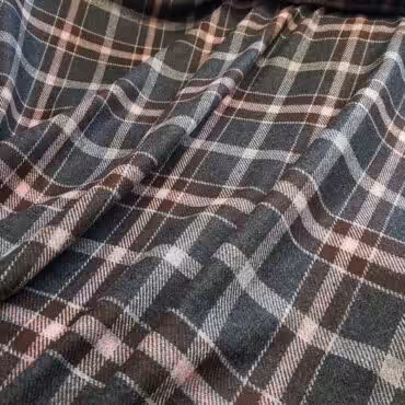 wełna płaszczowa czarno różowa krata