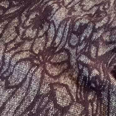 Wełna płaszczowa motyw kwiatowy, kolor fioletu o odcieniu śliwkowym