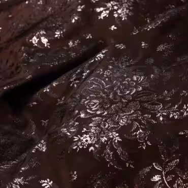 Żakard motyw kwiaty z połyskiem: czekoladowy brąz