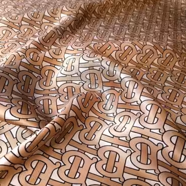 Jedwab drukowany logotyp, odcienie beżu, satynowy połysk