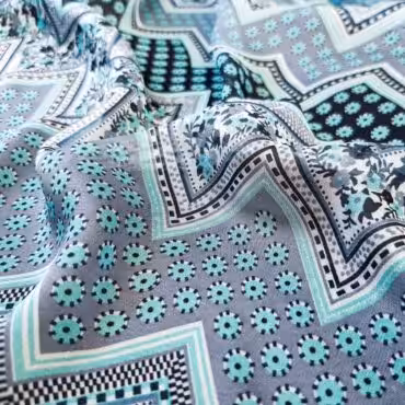 Syntetyczna tkanina szyfon, zygzaki, błękit, turkus, granat