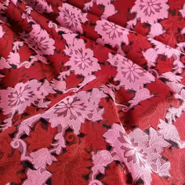 Żakard z jedwabiem, kwiaty na organzie, róż, bordo