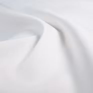Tkanina syntetyczna gładka, biała, elastyczna, mat
