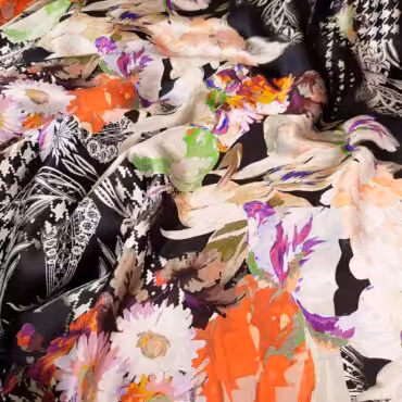 Jedwab drukowany, motyw kwiatowy na czarno-białym tle