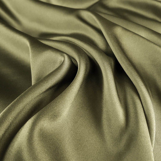 jedwabna satyna elastyczna kryjaca zielen khakiC