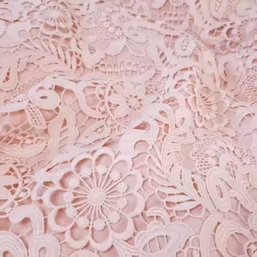 tkanina gipiura jasny roz geometryczne kwiatyA