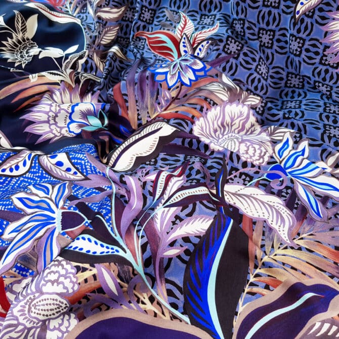 satynowy jedwab w kwiaty na wzor marni panel 137cm niebieskiA