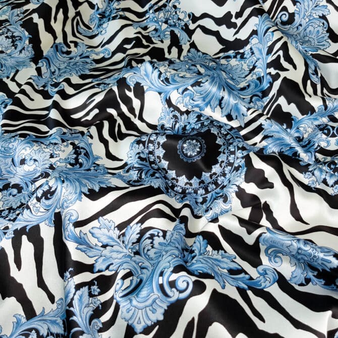 jedwab satyna zebra na wzor versace niebieskie ornamentyA
