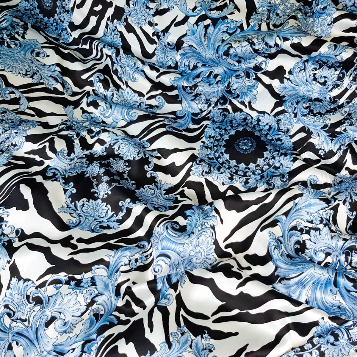 jedwab satyna zebra na wzor versace niebieskie ornamentyC