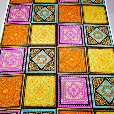 jedwab kolorowe kwadraty na wzor versace material satynaD