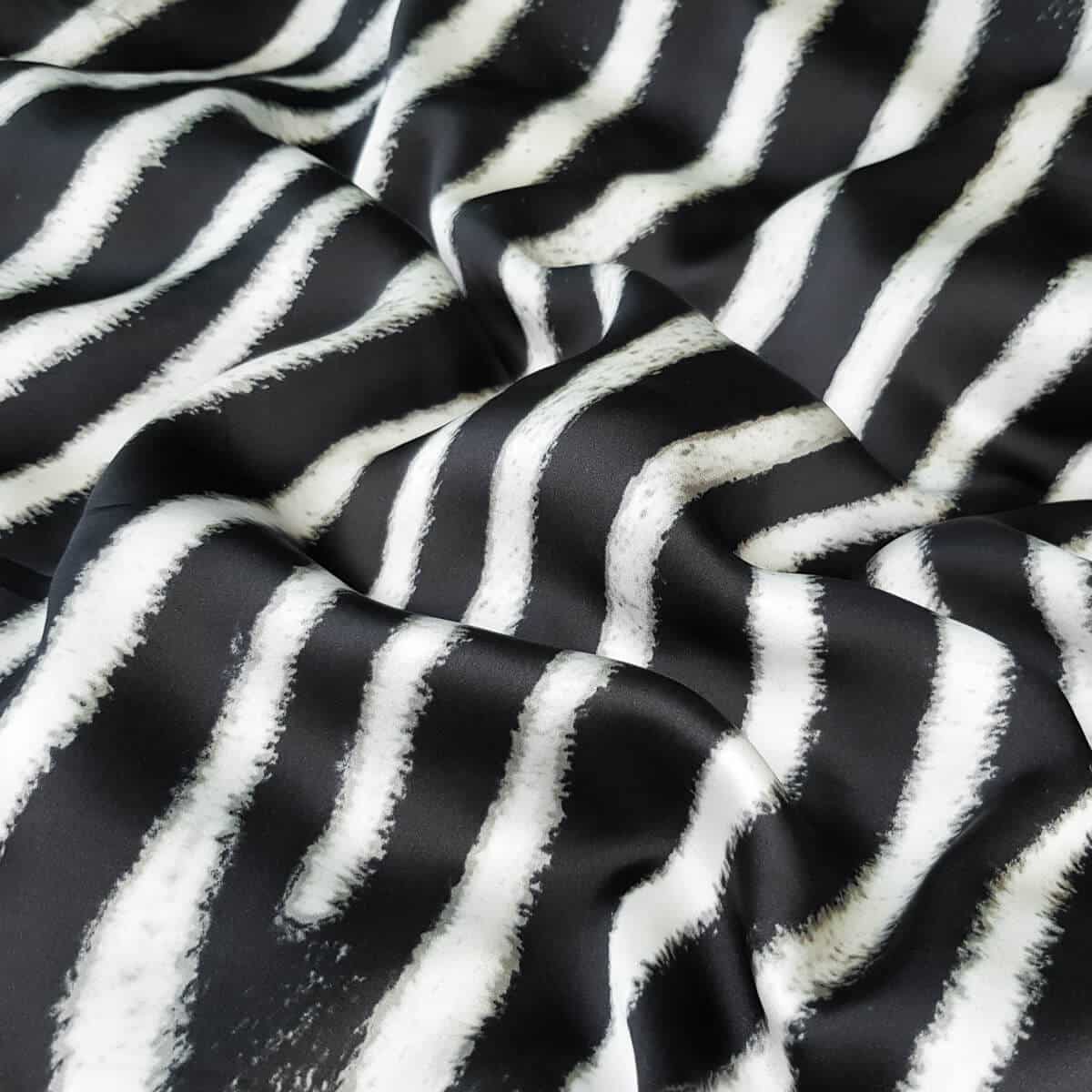 czysty jedwab czarno bialy material zebra polmatA