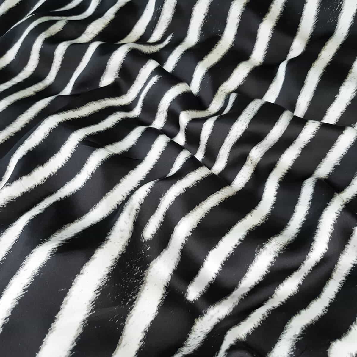 czysty jedwab czarno bialy material zebra polmatB