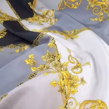 plaszczowy material typu ortalion wzor versace trojkatyA