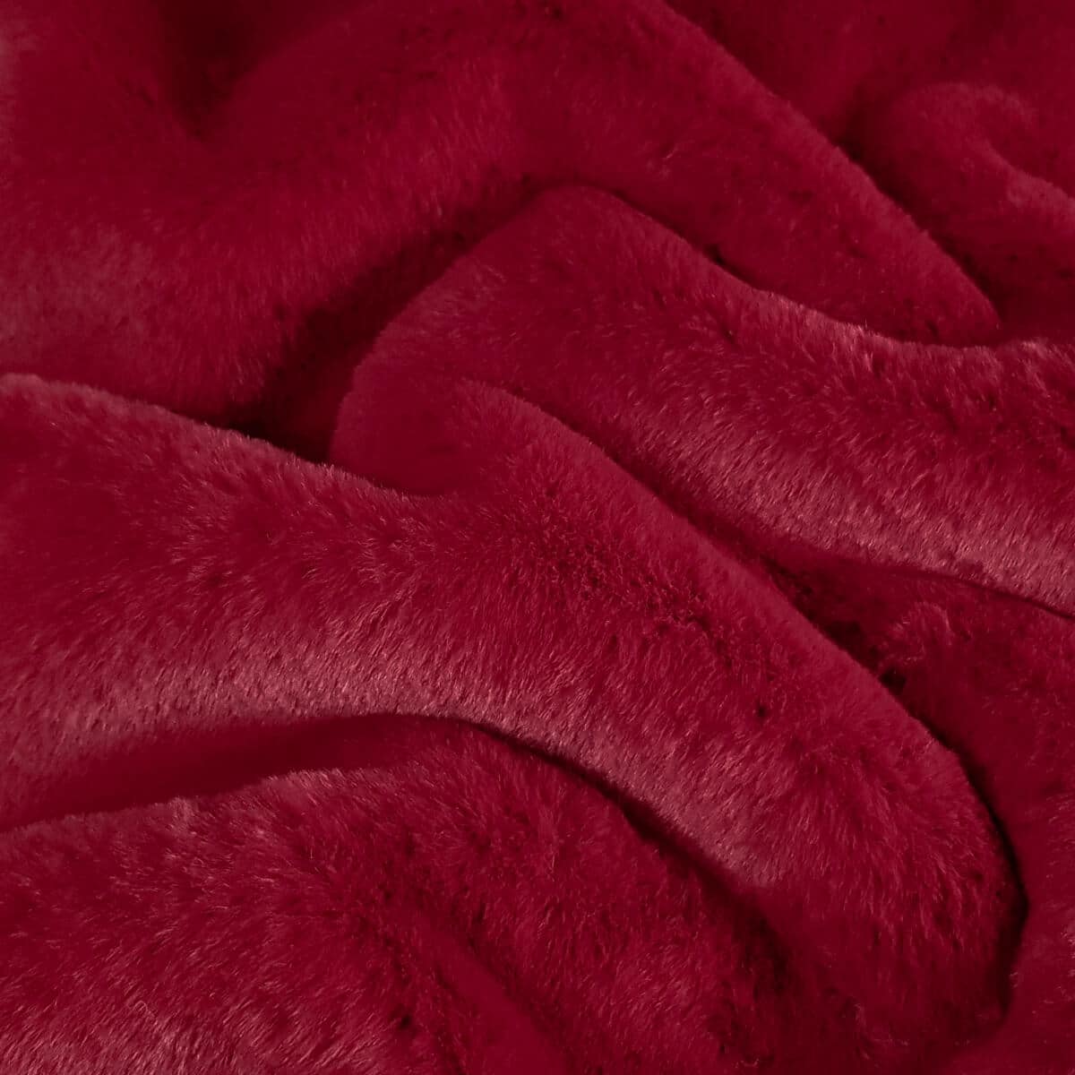 sztuczne futro czerwone malinowe miekkie krotkie wlosieB