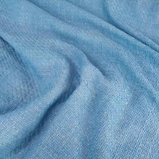 material chanelka niebieska z blyszczaca niciaC