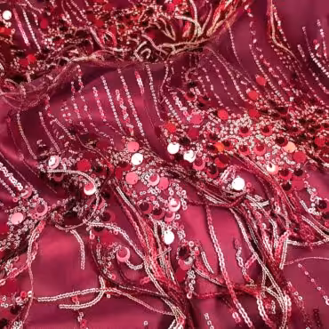 cekinowa koronka z fredzlami na tiulu burgundA