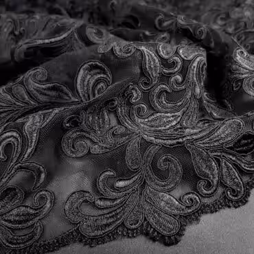 czarna koronka gipiura na tiulu wykonczone brzegiB