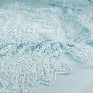 koronka z koralikami na tiulu blekitna wzor elie saabB