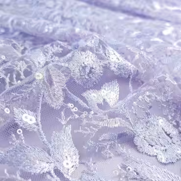 koronka na tiulu z cekinami liliowy fiolet z blekitemB