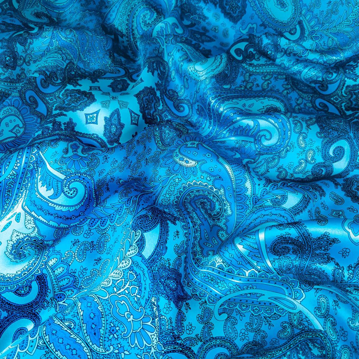 jedwab naturalny wzor etro niebieski motyw paisleyC