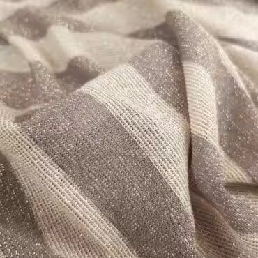 dzianina brokatowa sukienkowa bezowa ze zlotem pasyB