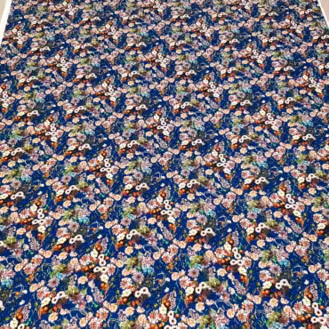 grubszy jedwab naturalny wzor dior granatowy kwiatyB