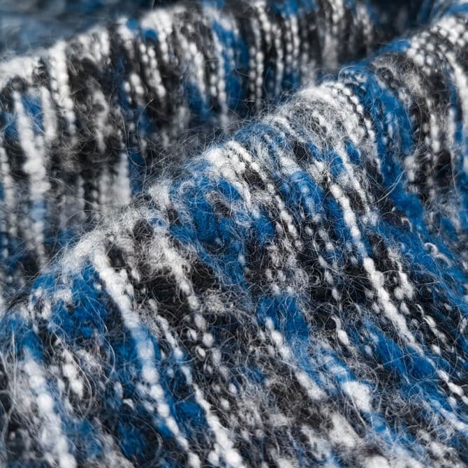 cieply material na sweter dzianina welna niebieskaB