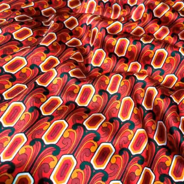 kryjacy jedwab czerwony geometryczny wzor prada satynaA