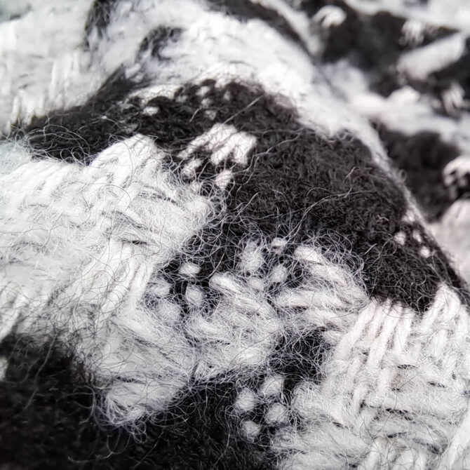 czarno-biala pepitka material wzor fendi chanelkaB