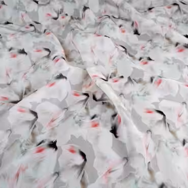 szyfon wiskozowy w delikatne kwiaty na jasnoszarym tleA