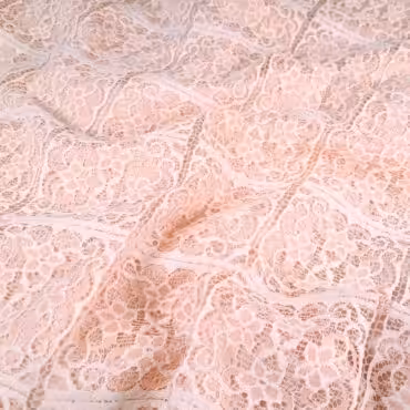 rozowa koronka w kwiaty w kwadratach wzor ferrettiA