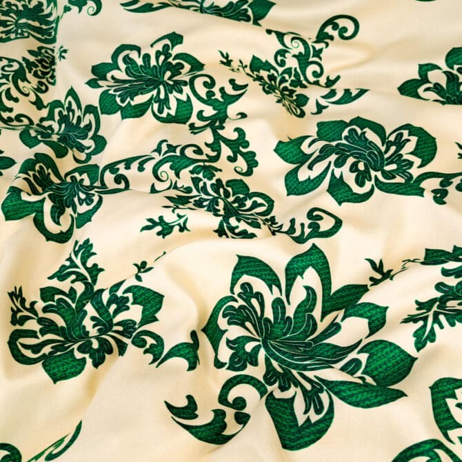 kremowa wiskoza we wzory zielone ornamentowe kwiatyA