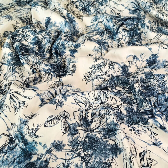 biala wiskoza w kwiaty niebieskie atramentowe matowaD