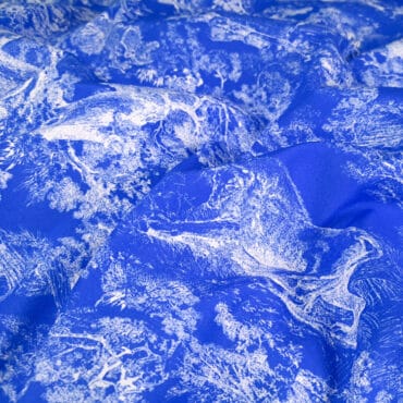 jedwab elastyczny wzor dior dzungla niebiesko bialaA