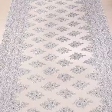 srebrna koronka material tiulowy z koralikami i cekinamiB