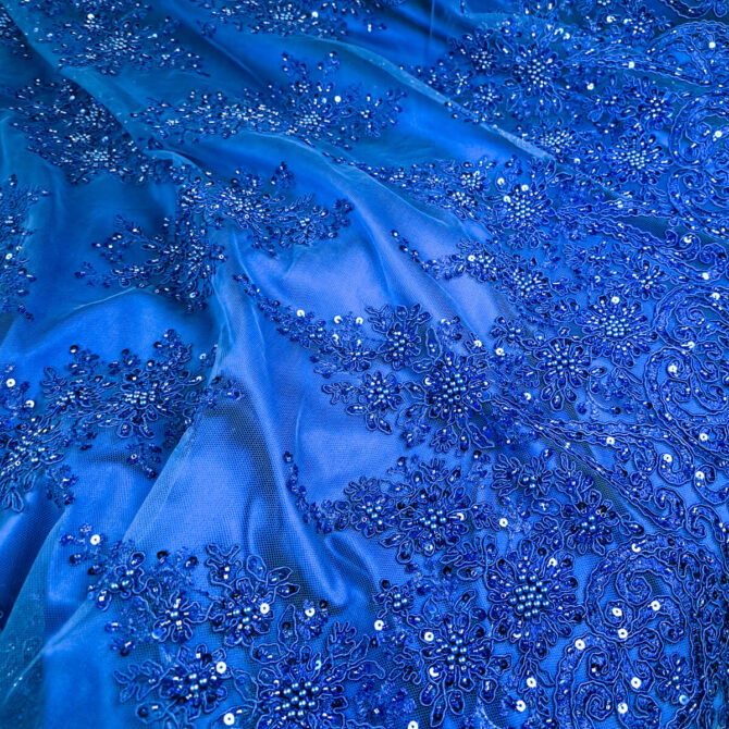 wieczorowy material koronka z koralikami kobaltowaA
