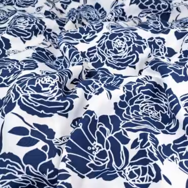 cienka wiskoza w roze granatowe na bialym tleA