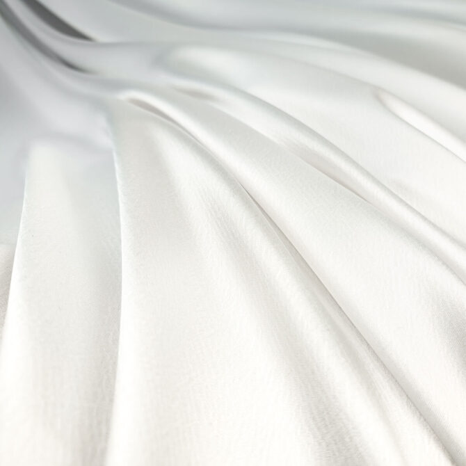 satyna biala off white gruba lekko elastyczna triacetatB