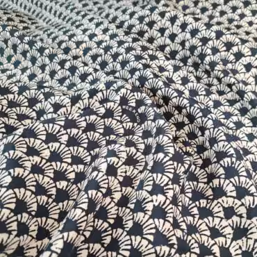 jedwab sygnowany wzor maxmara weekend granat z bezemA