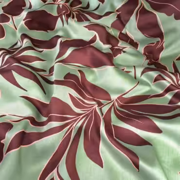 zwiewna wiskoza jedwabista bordowe liscie na zieleniA