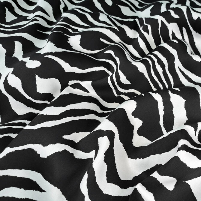 czarno-bialy material w zebre jedwabista wiskoza premiumD