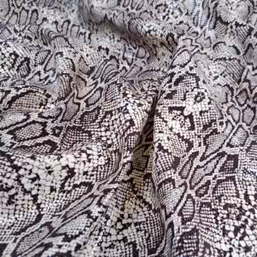 dzianina lakierowana skora weza bez z brazem elastycznaA