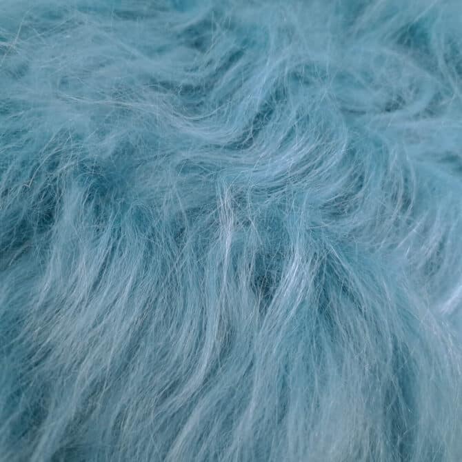 sztuczne futro z naturalnym wlosiem alpaki niebieskieC