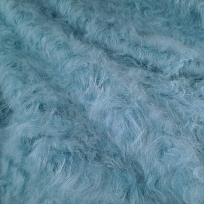 sztuczne futro z naturalnym wlosiem alpaki niebieskieD
