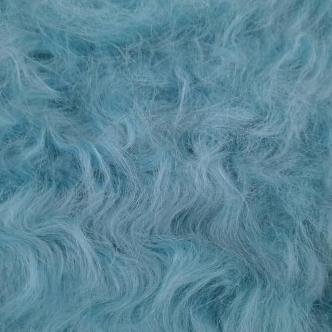 sztuczne futro z naturalnym wlosiem alpaki niebieskieE