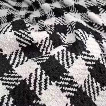 czarno-biala chanelka w krate wiskoza z dodatkamiA