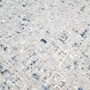 biala chanelka wiskozowa ze zlota nitka i niebieskimB